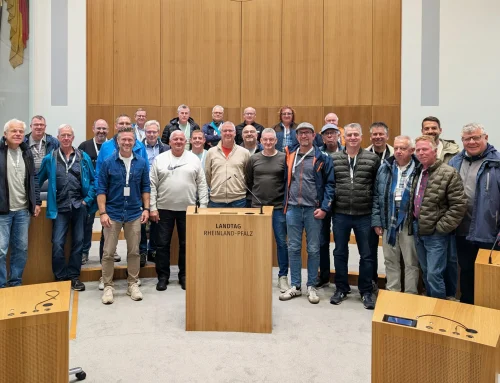 „Alten Herren des FV Rheinbrohl“ besuchen den Landtag in Mainz